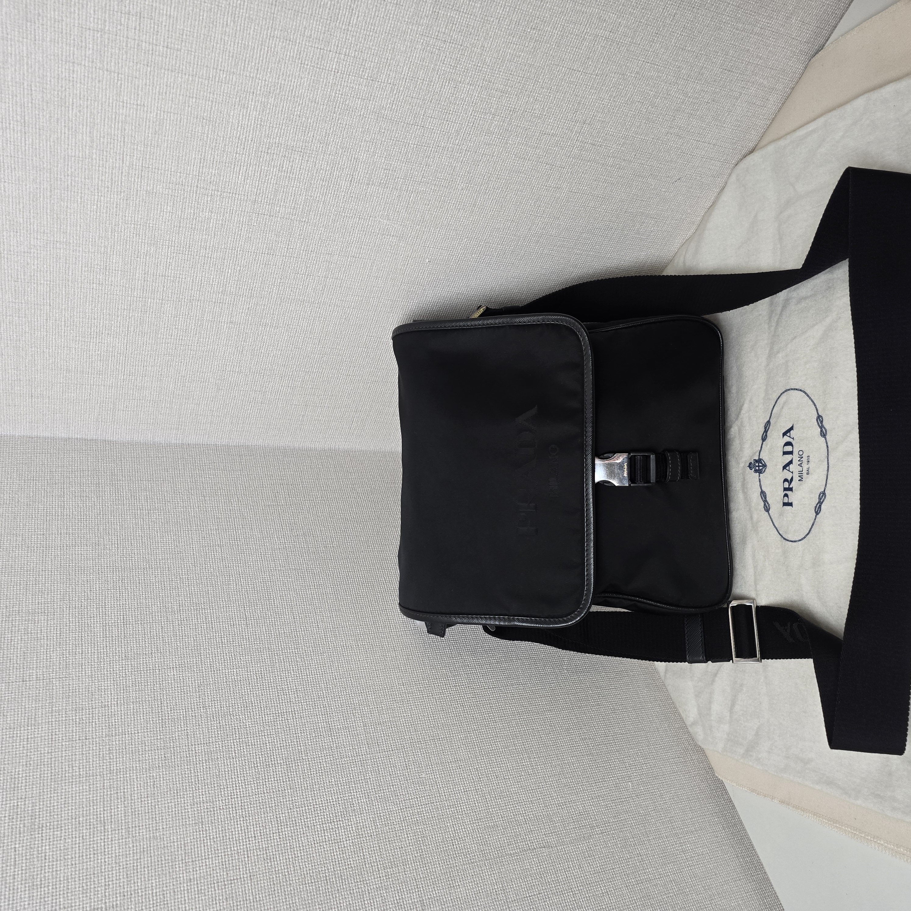 99新 Prada/普拉达 98新小号尼龙邮差包