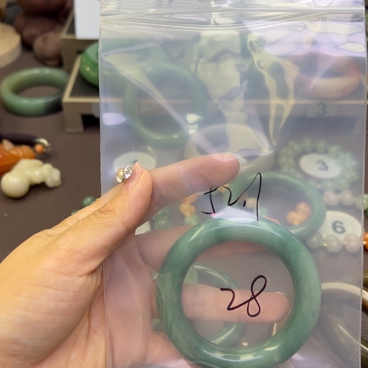 未镶嵌手镯石英岩玉朦*