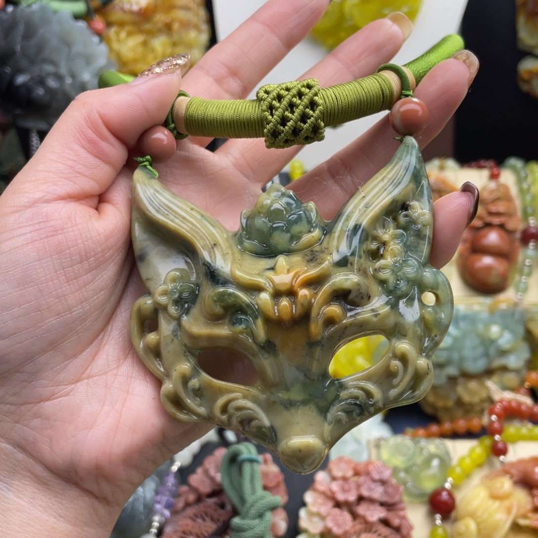 未镶嵌蛇纹石玉颈饰