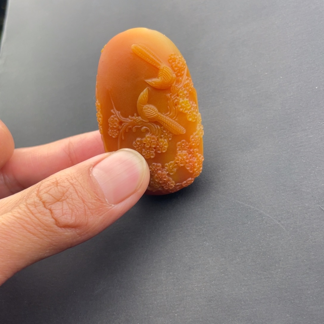 安***饰石英质玉未镶嵌黄蜡石挂件