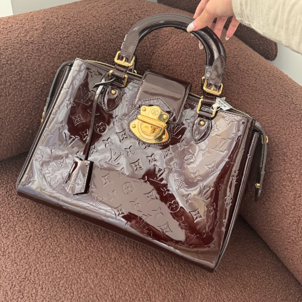 95新 LouisVuitton/路易威登 漆皮车厘子托特包/且曼