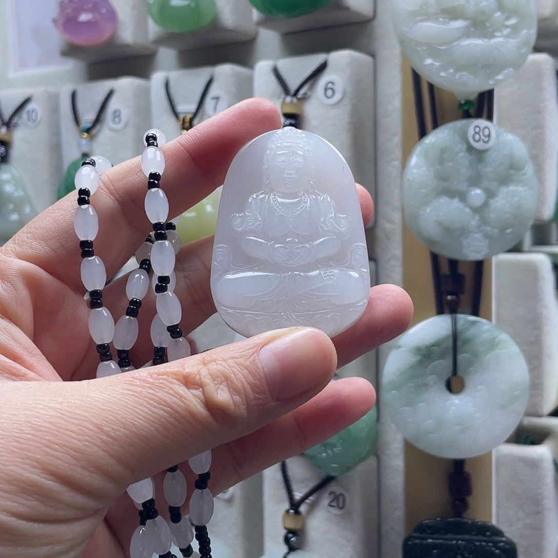 石英质玉（金丝玉）未镶嵌颈饰