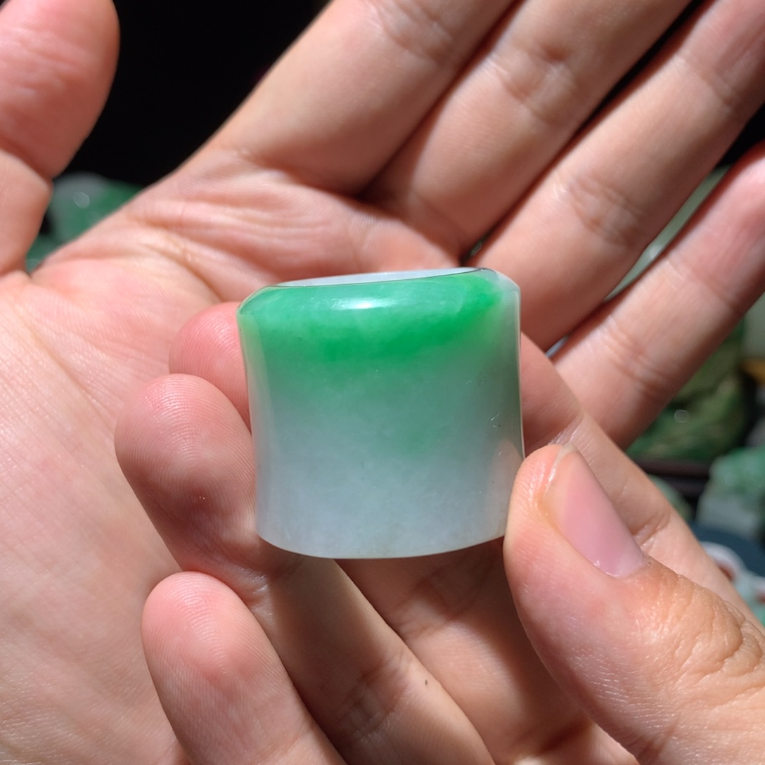 翡翠挂件未镶嵌夜*