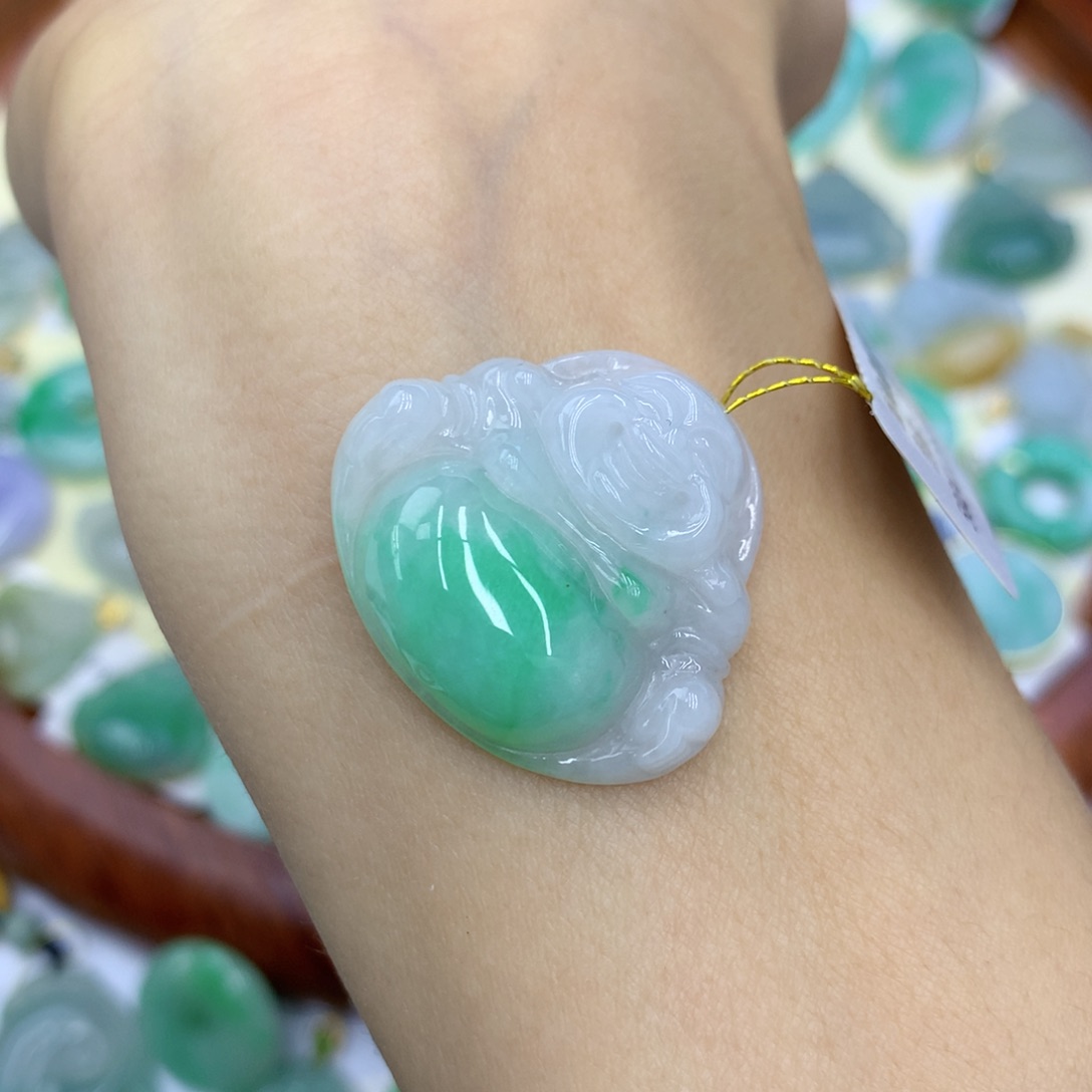 翡翠颈饰未镶嵌浅**光翡翠