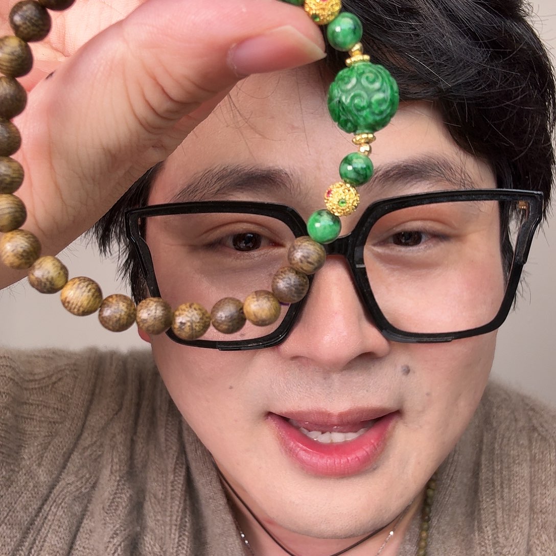 翡翠18K金镶嵌颈饰一件