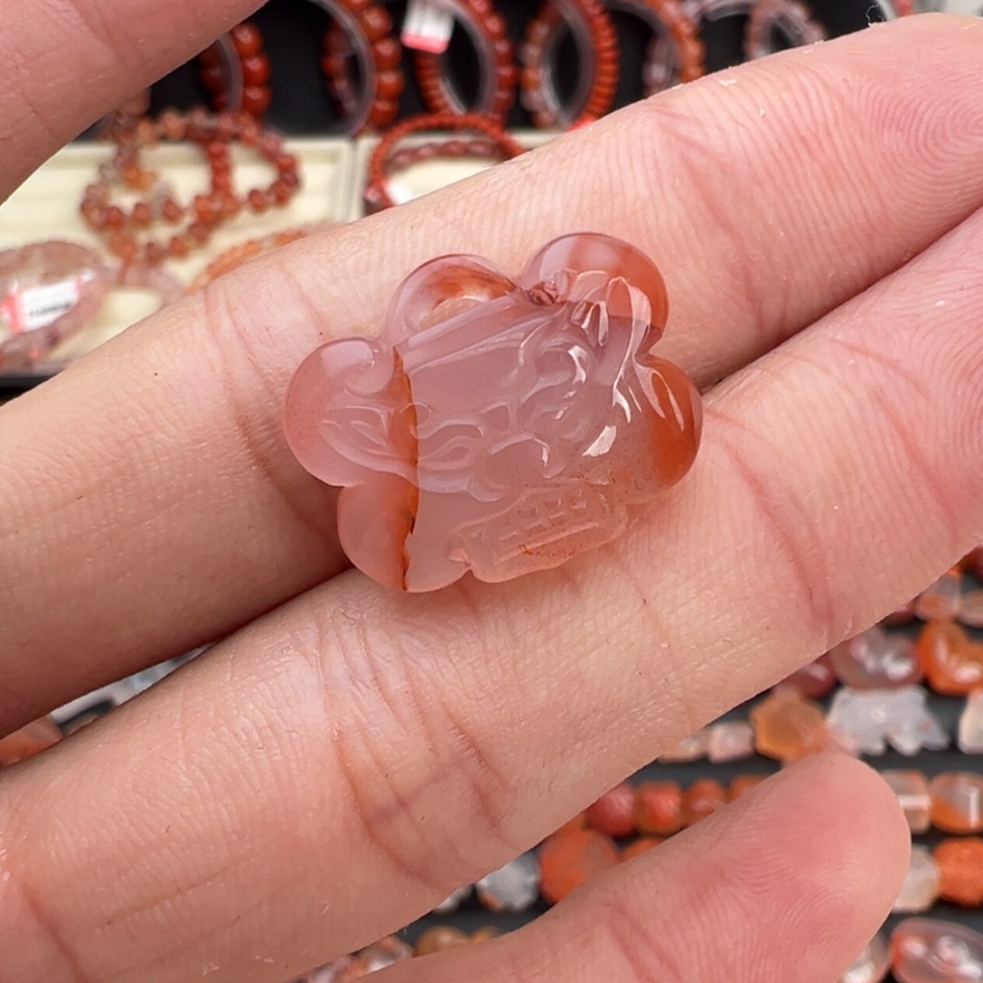 南红玛瑙未镶嵌颈饰兽面锁