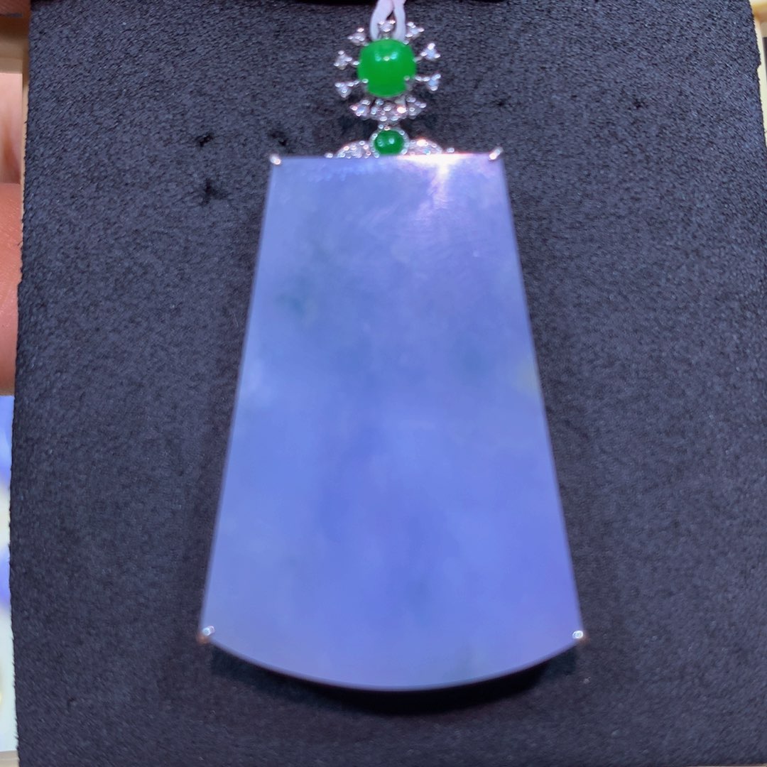 翡翠18K金镶嵌颈饰翡翠