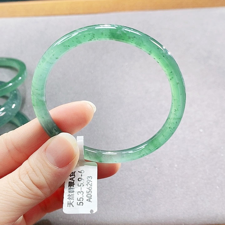 翡翠未镶嵌手镯（圆镯）