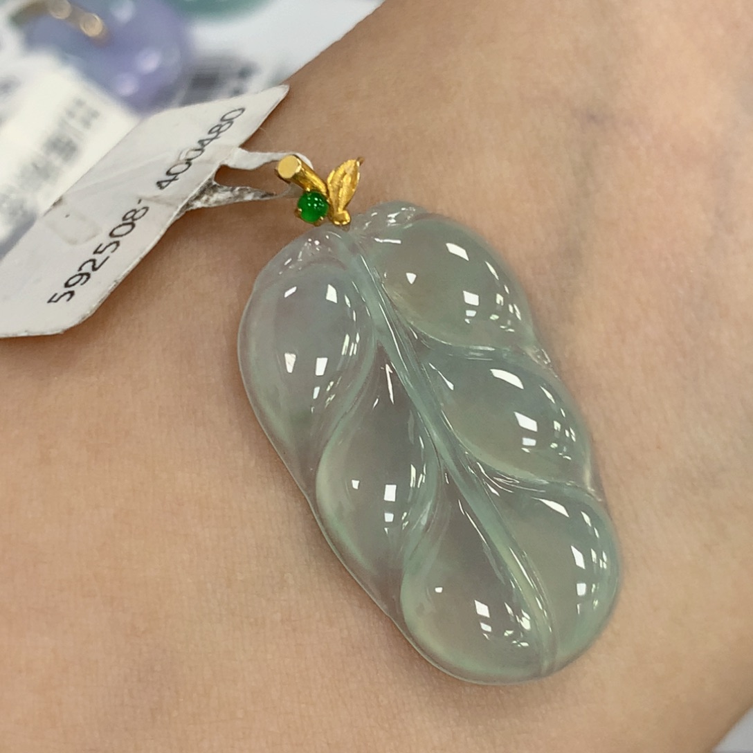 颈饰18K金镶嵌翡翠