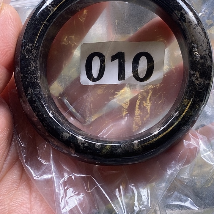 财***胖蛇纹石玉未镶嵌手镯