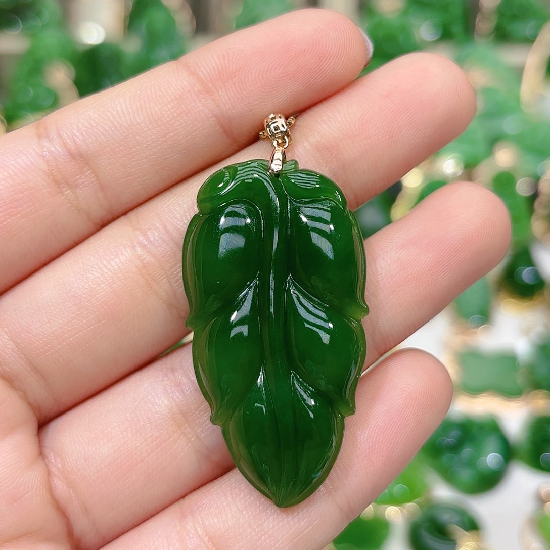 和田玉（碧玉）颈饰18K金镶嵌