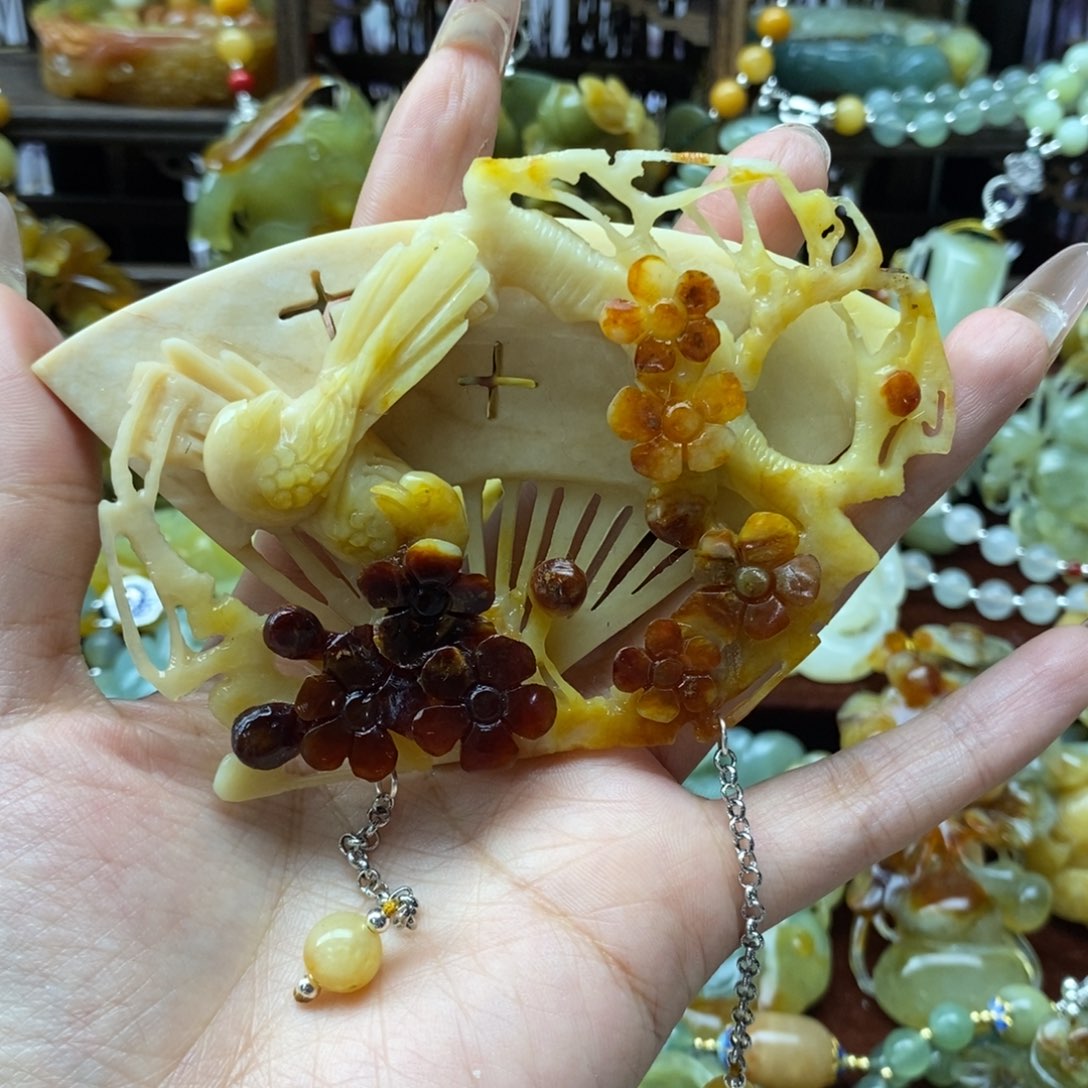 蛇纹石玉挂件未镶嵌异*