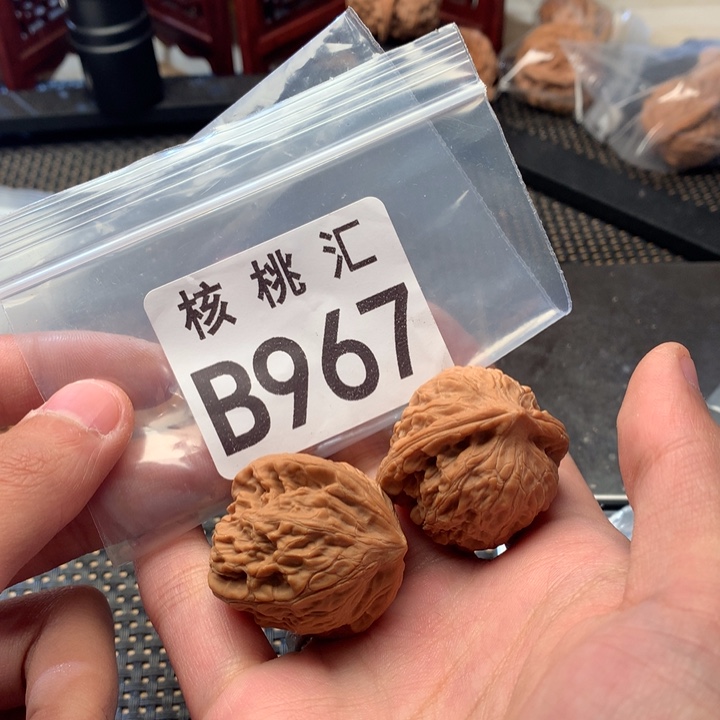 文玩核桃吊坠招财公子