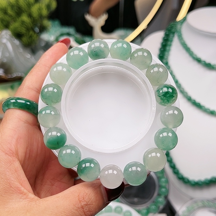 石英质玉未镶嵌颈饰