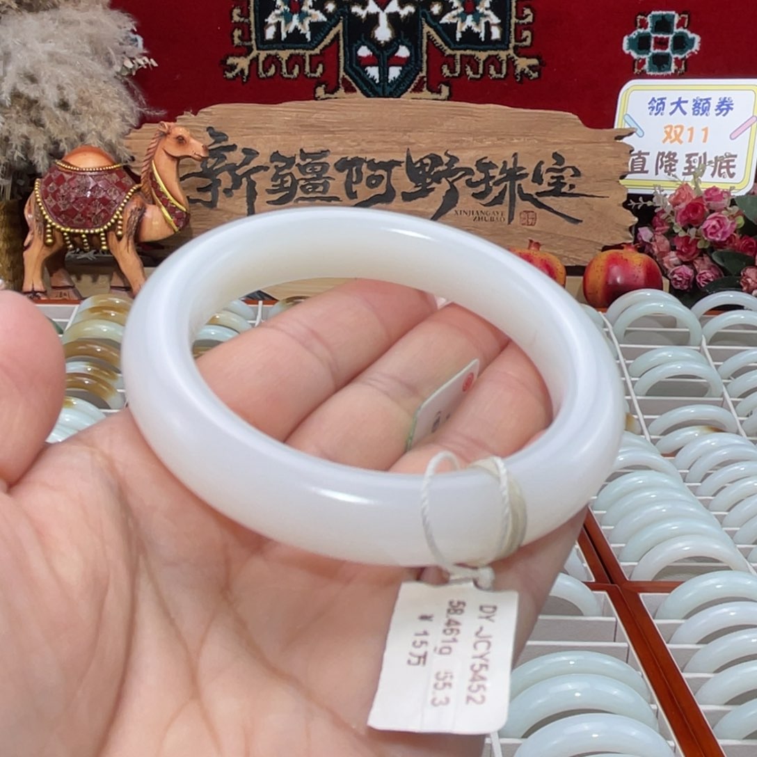 未镶嵌手镯和田玉天然优雅羊脂玉于田料老料