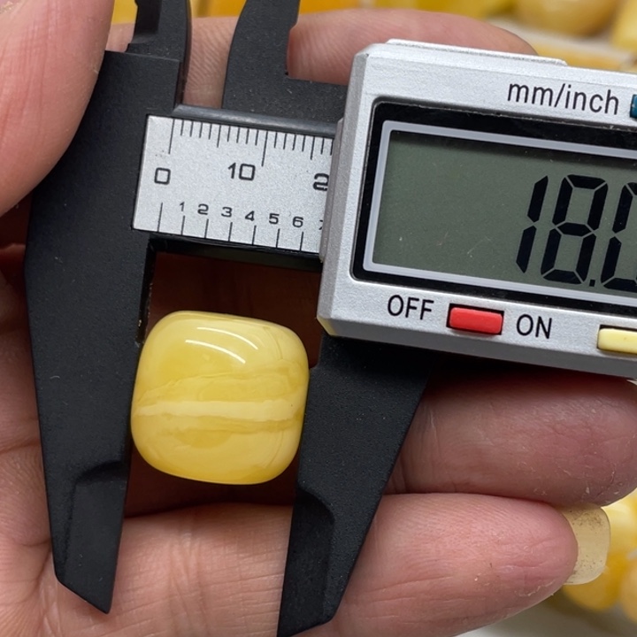 未镶嵌琥珀裸石老型