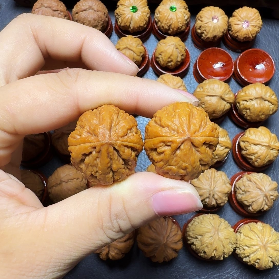 文玩核桃把件28尺焖尖龙纹元宝001