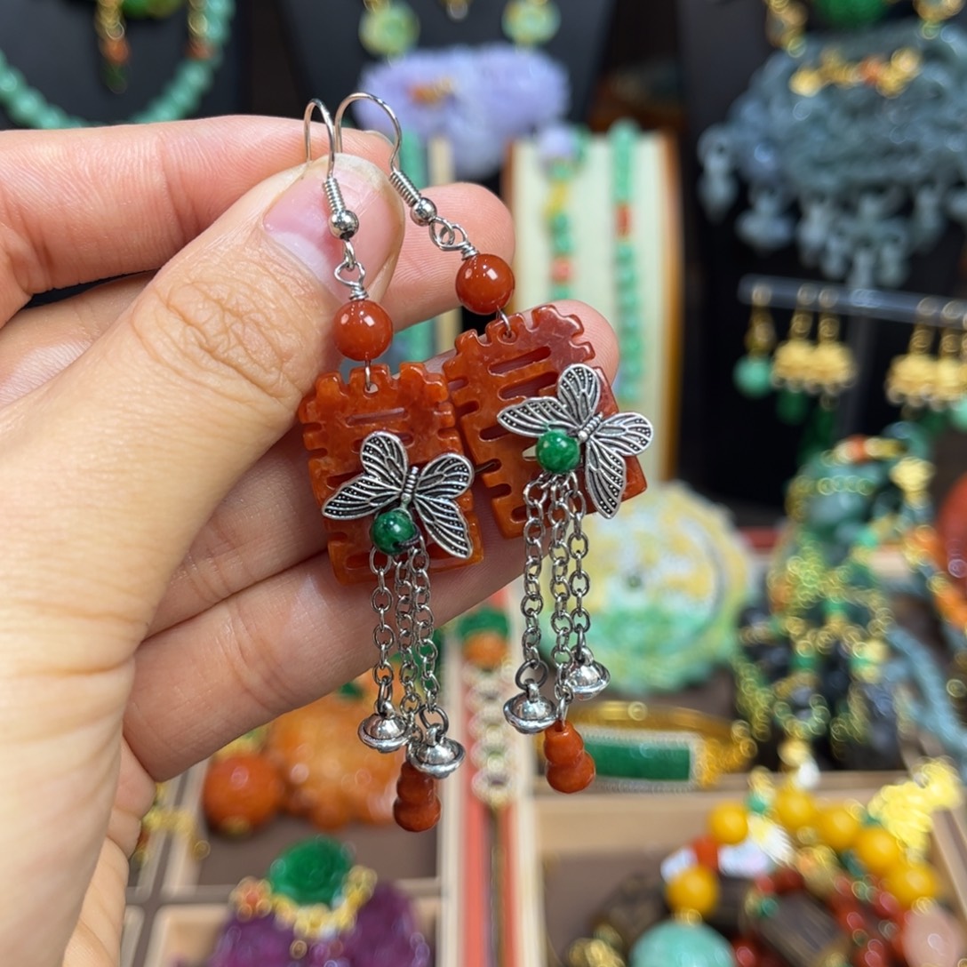 翡翠未镶嵌颈饰福利漏