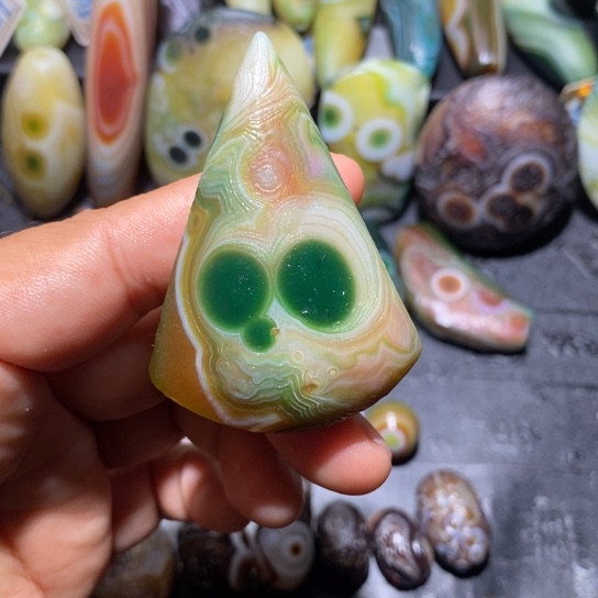 颈饰合金石英岩玉