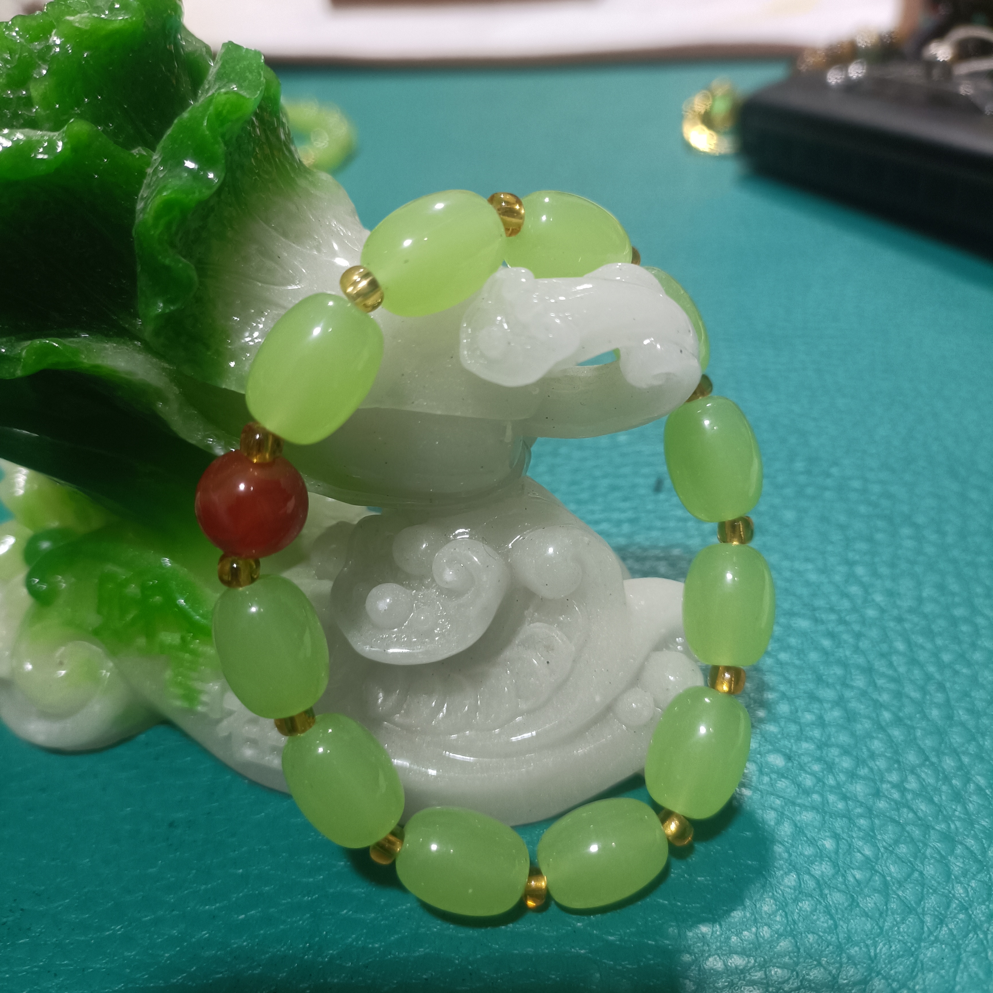 苹果绿卡10红顶珠玛瑙手串(多样性发货单珠)