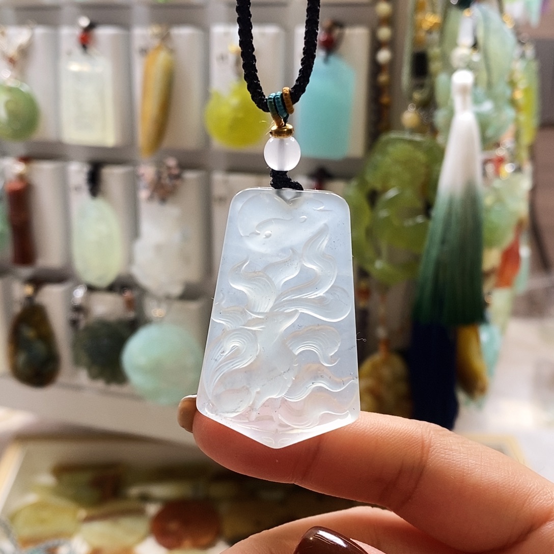 蛇纹石玉未镶嵌颈饰