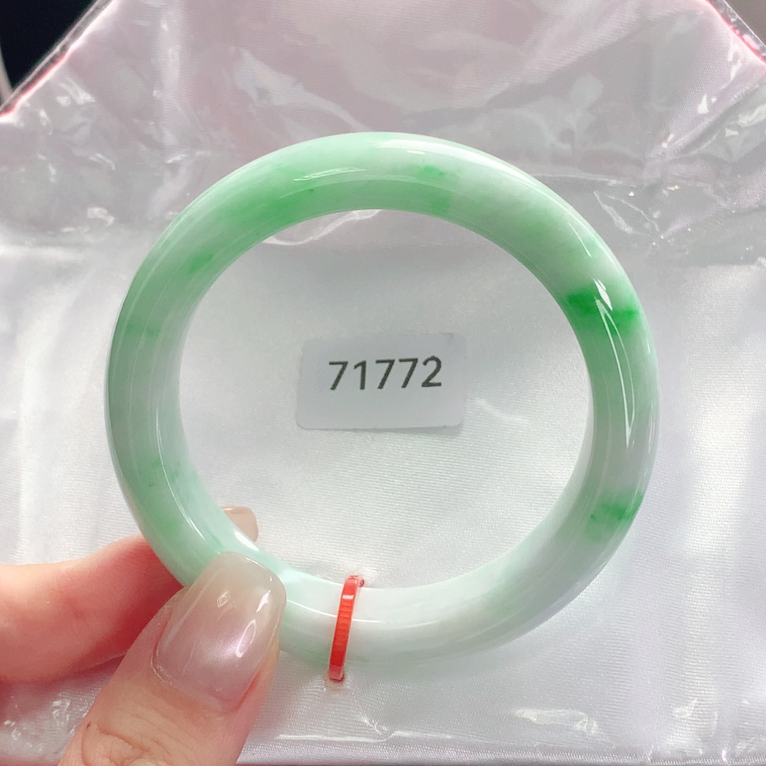 翡翠手镯未镶嵌天然翡翠手镯01