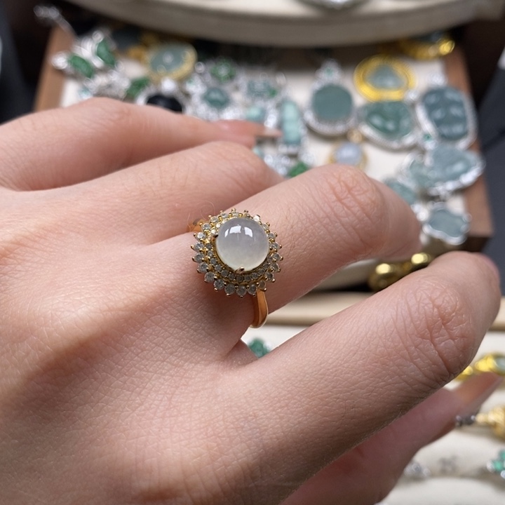 翡翠颈饰未镶嵌翡翠