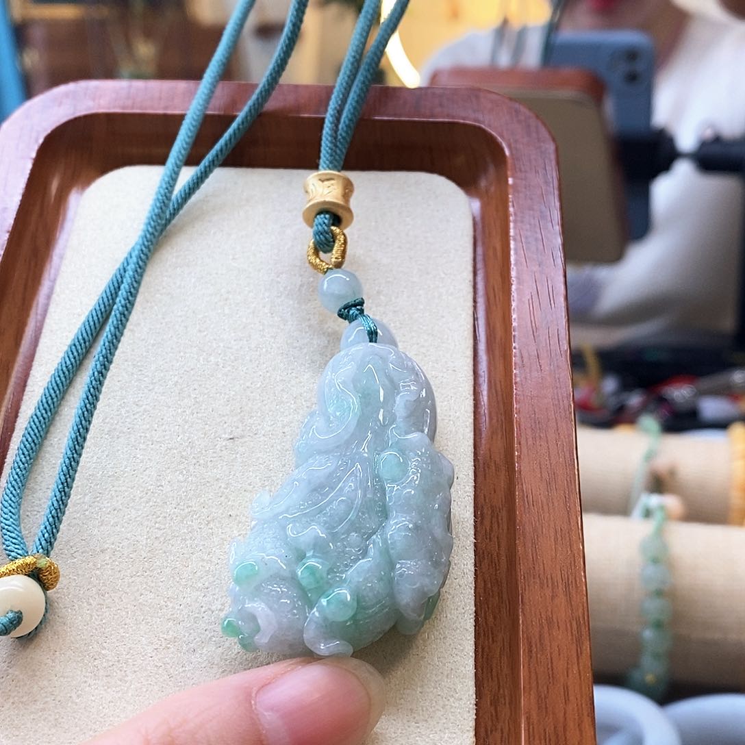 翡翠挂件未镶嵌翡翠挂件