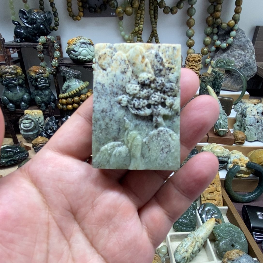未镶嵌岫岩河磨玉（透闪石质玉）把件