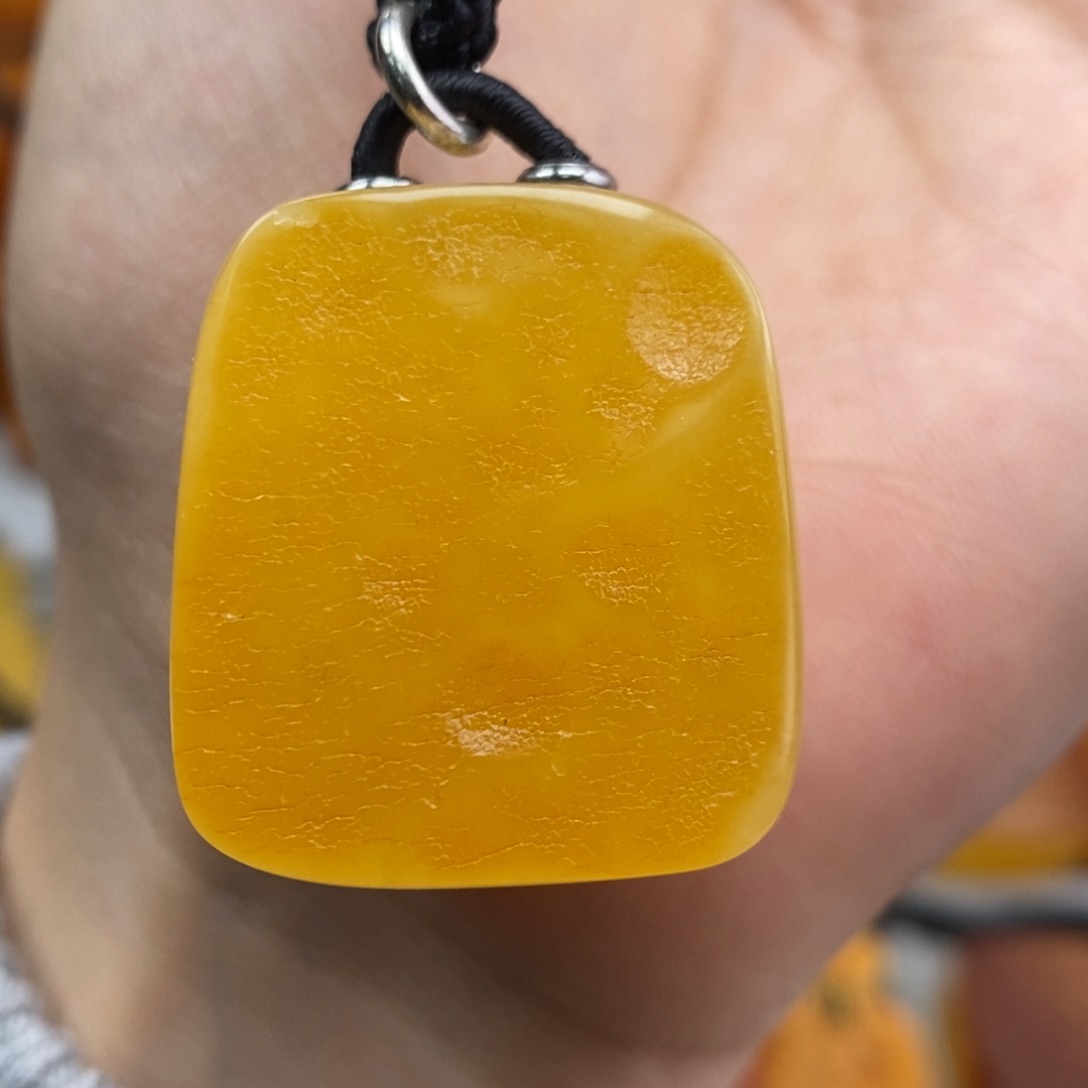 琥珀吊坠(赠链)未镶嵌