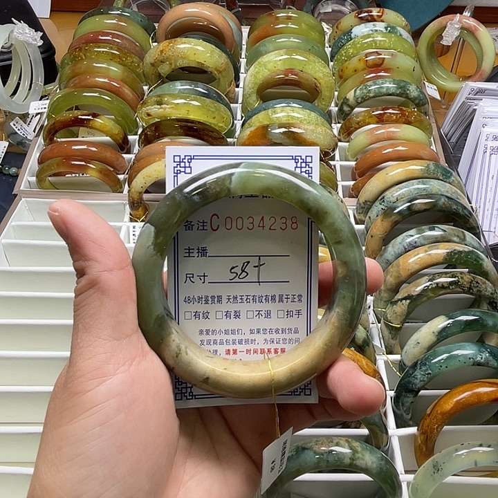 蛇纹石玉未镶嵌手镯