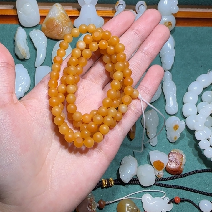 和田玉颈饰未镶嵌古**月