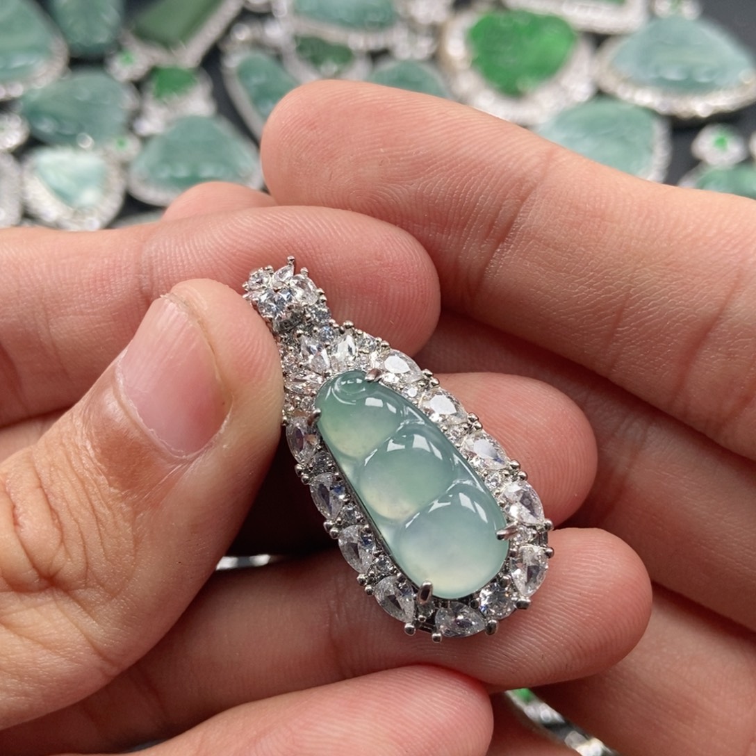 翡翠未镶嵌吊坠(不含链)