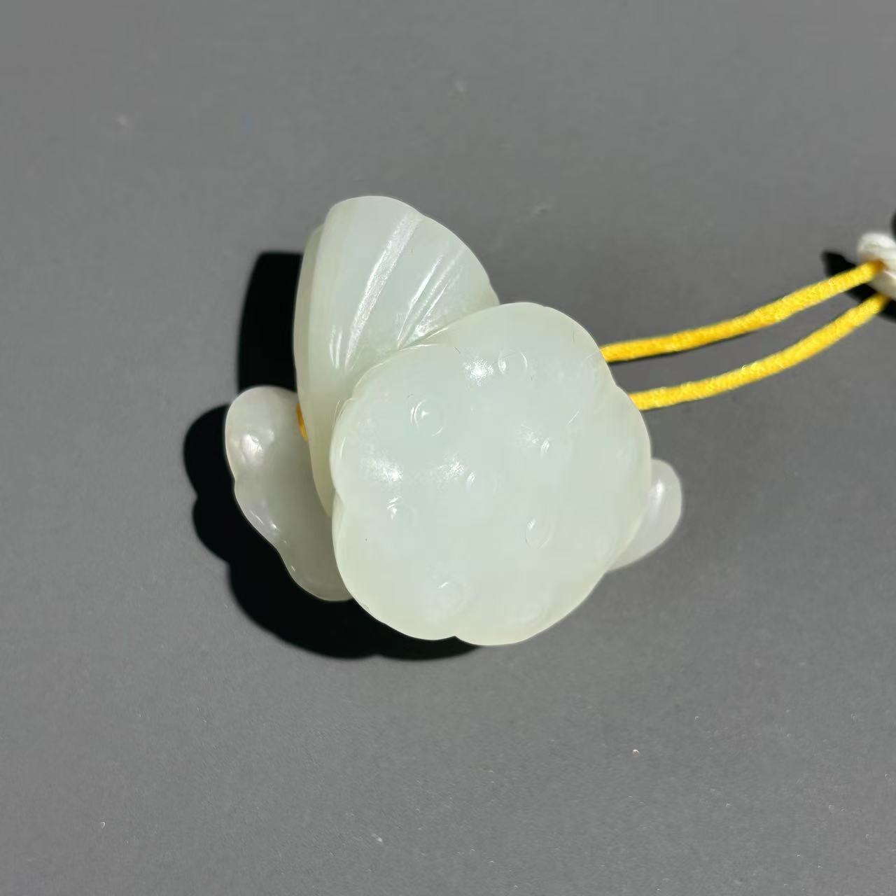 创汇和田玉莲蓬挂件