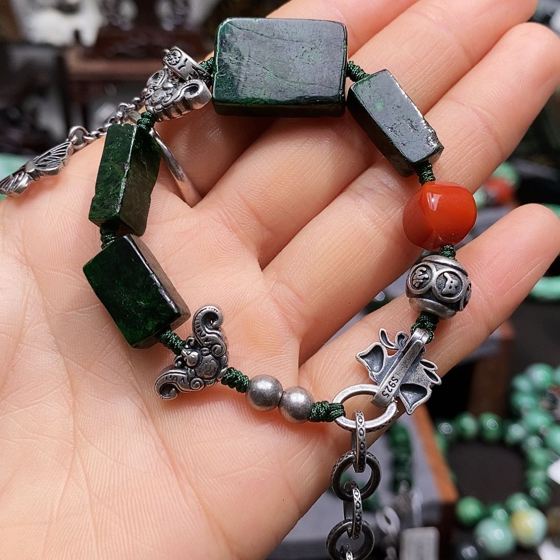 未镶嵌手链翡翠漂亮美眉