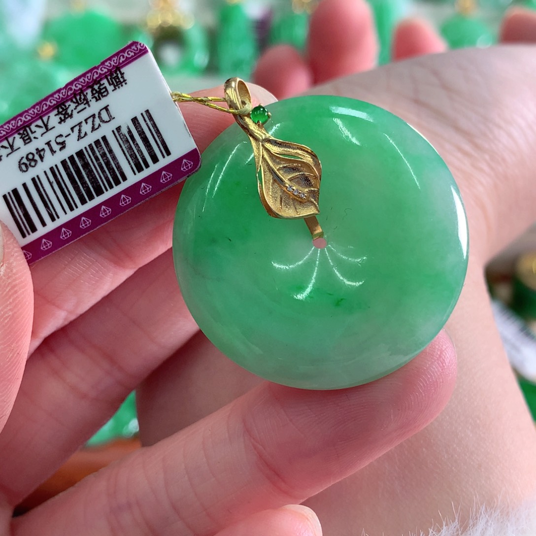 翡翠吊坠(不含链)18K金镶嵌