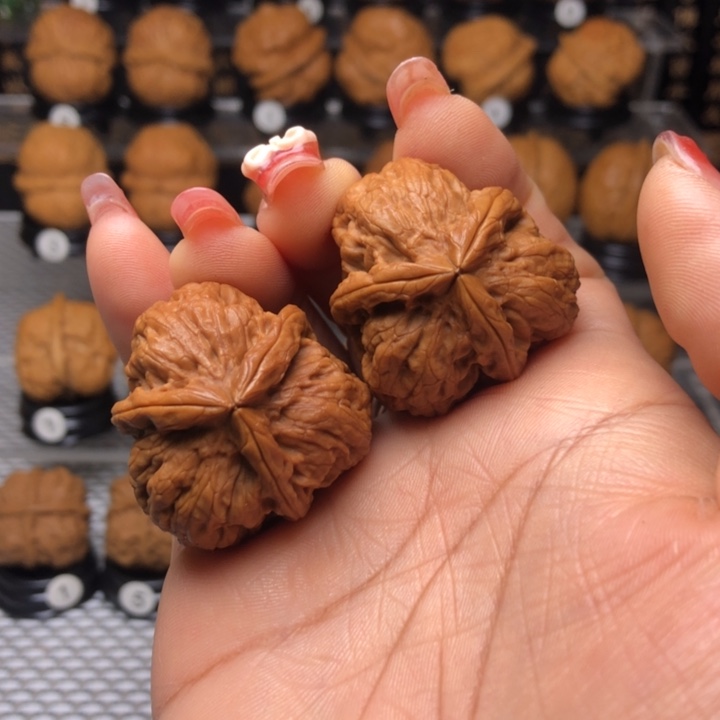 橄榄核吊坠待****?1小石斧三楞