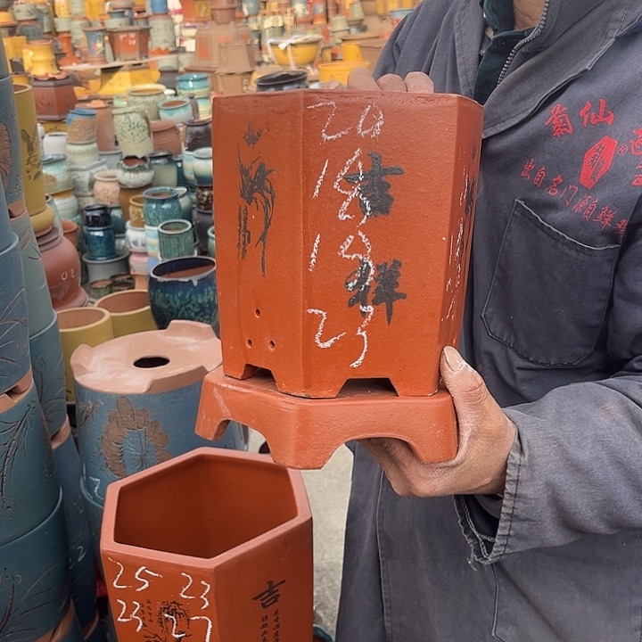 紫砂紫砂花盆和小