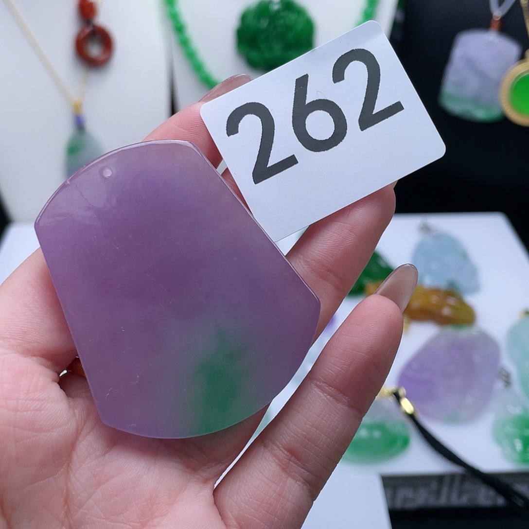 翡翠吊坠(赠链)未镶嵌