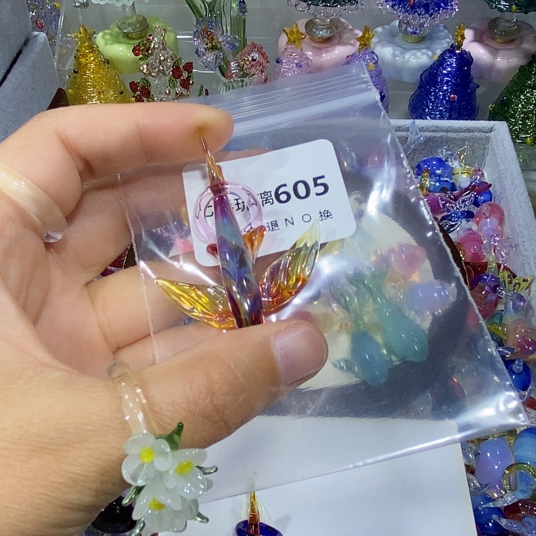 蛋****吊坠（不含链）玻璃605彩色飞鱼