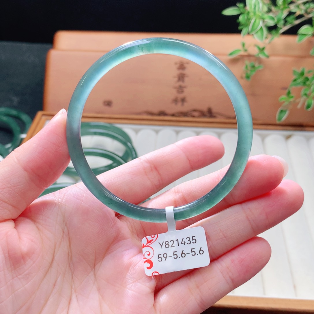 未镶嵌手镯（圆镯）翡翠
