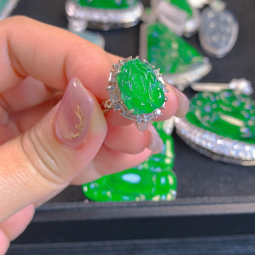 翡翠颈饰银S925镶嵌翡翠