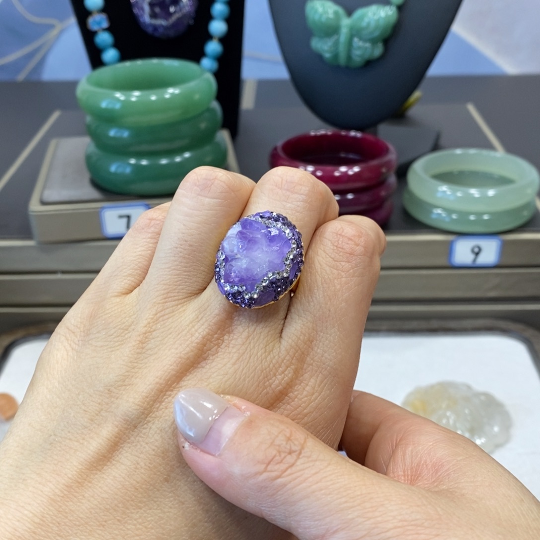 石英岩玉未镶嵌颈饰