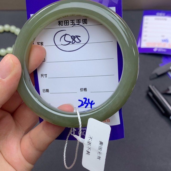 和田玉手镯未镶嵌