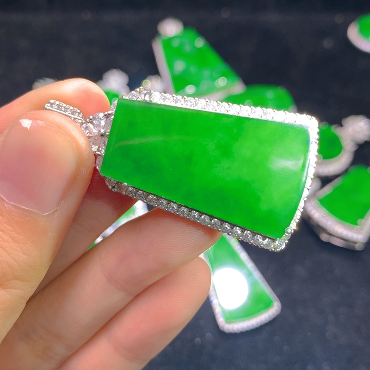 翡翠颈饰银S925镶嵌一个