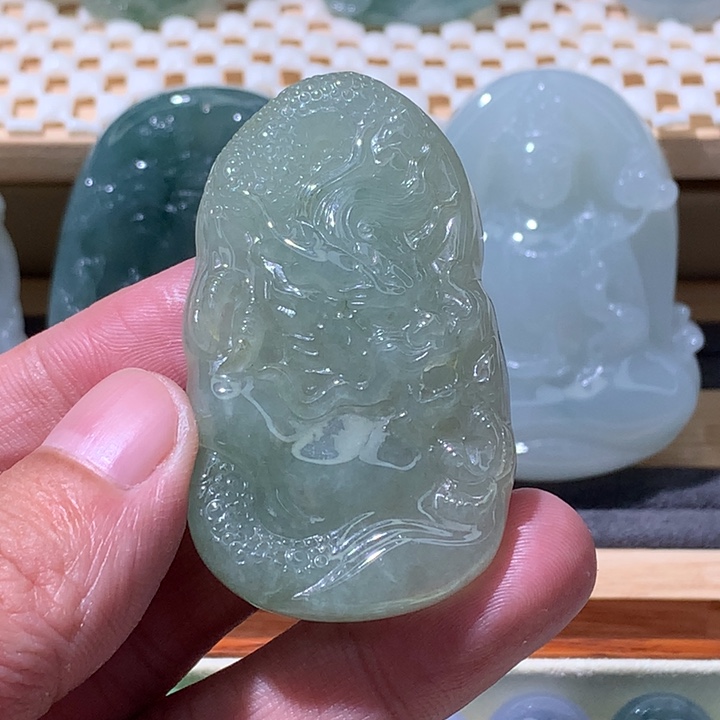 翡翠未镶嵌颈饰炸/晴地龙牌