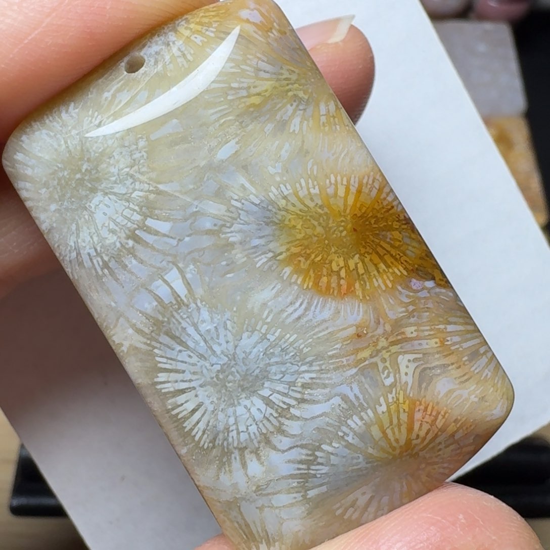 硅化玉飘彩大花，高枕无忧未镶嵌