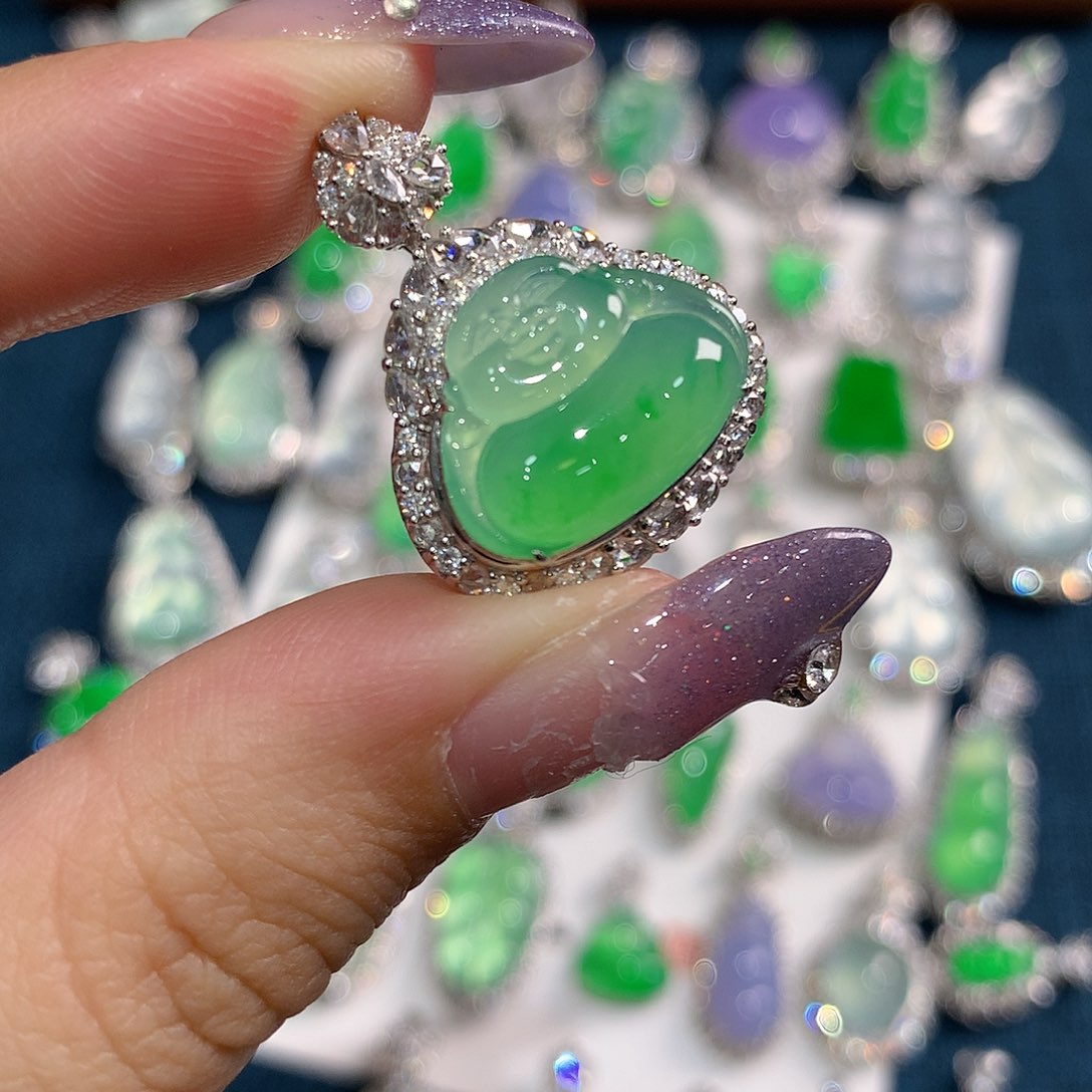 翡翠颈饰18K金镶嵌佛公