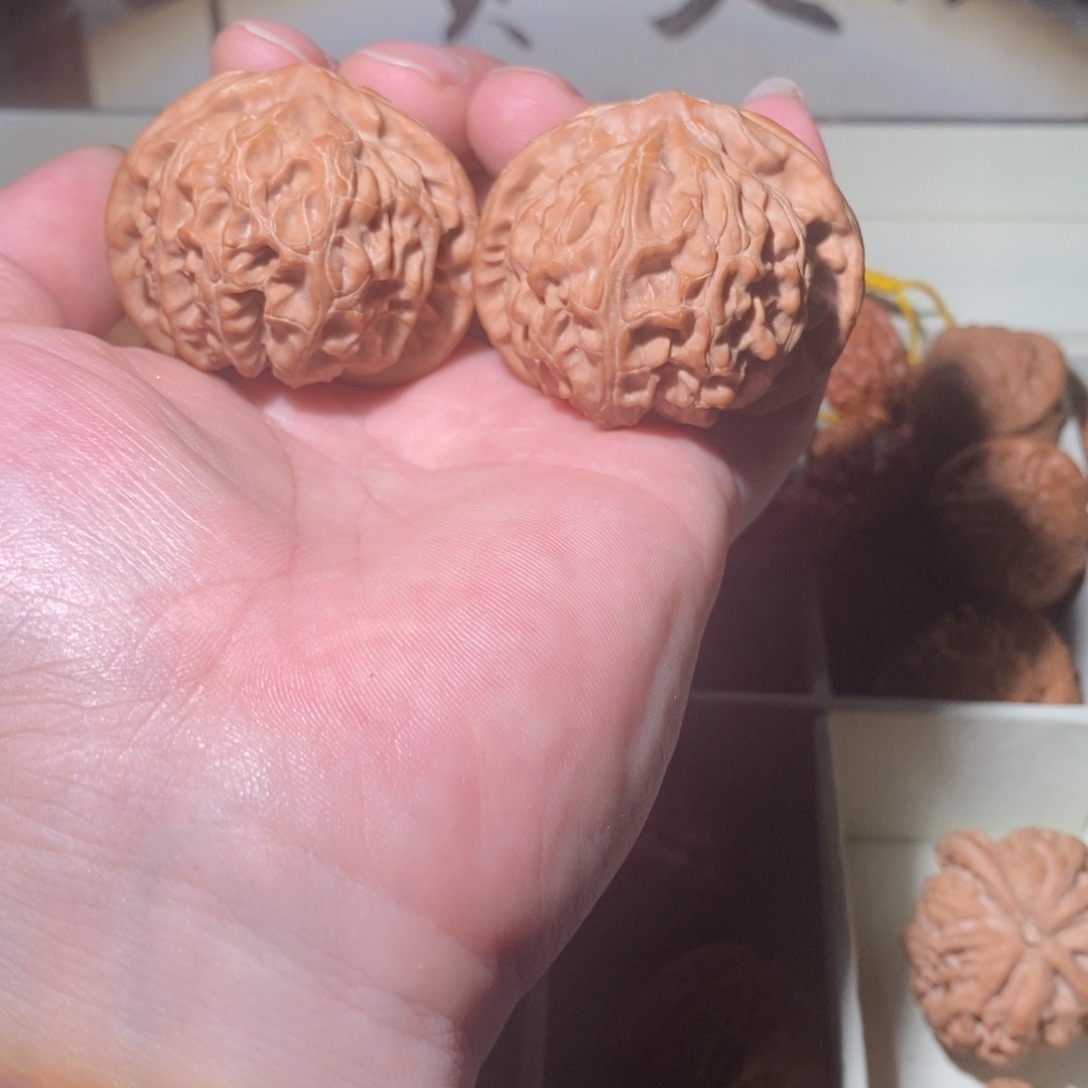 木质类文玩核桃手把件宫灯