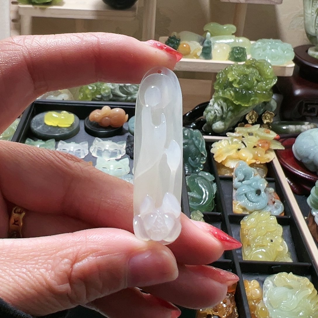 蛇纹石玉颈饰未镶嵌